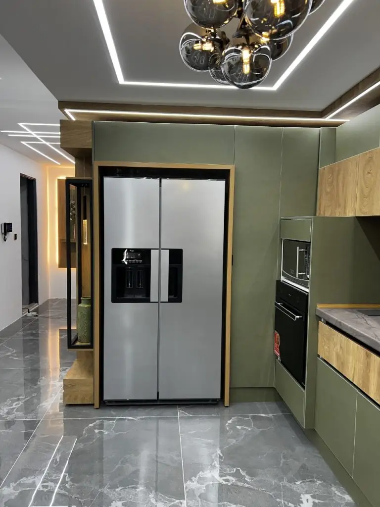 کابینت رنگی مات MDF اجرا شده توسط دکوراسیون نگاه شیراز مرودشت نقدی و اقساط